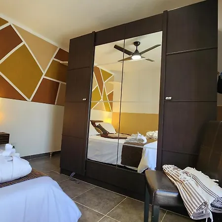 L'Endroit Incontournable Bed & Breakfast Les Baisses Room photo