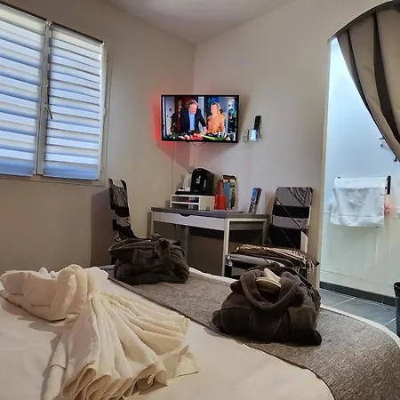 L'Endroit Incontournable Bed & Breakfast Les Baisses Room photo